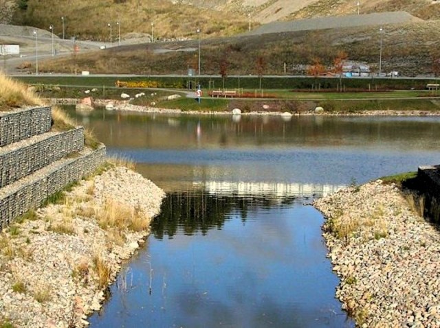 Mälarvattnet flödar in i dammen